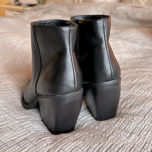 Black Madden Girl Klicck Ankle Bootie - Picture 5 of 9